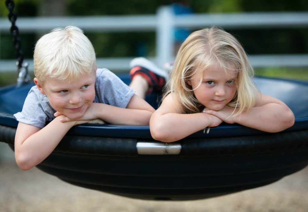 enfant jeu exterieur