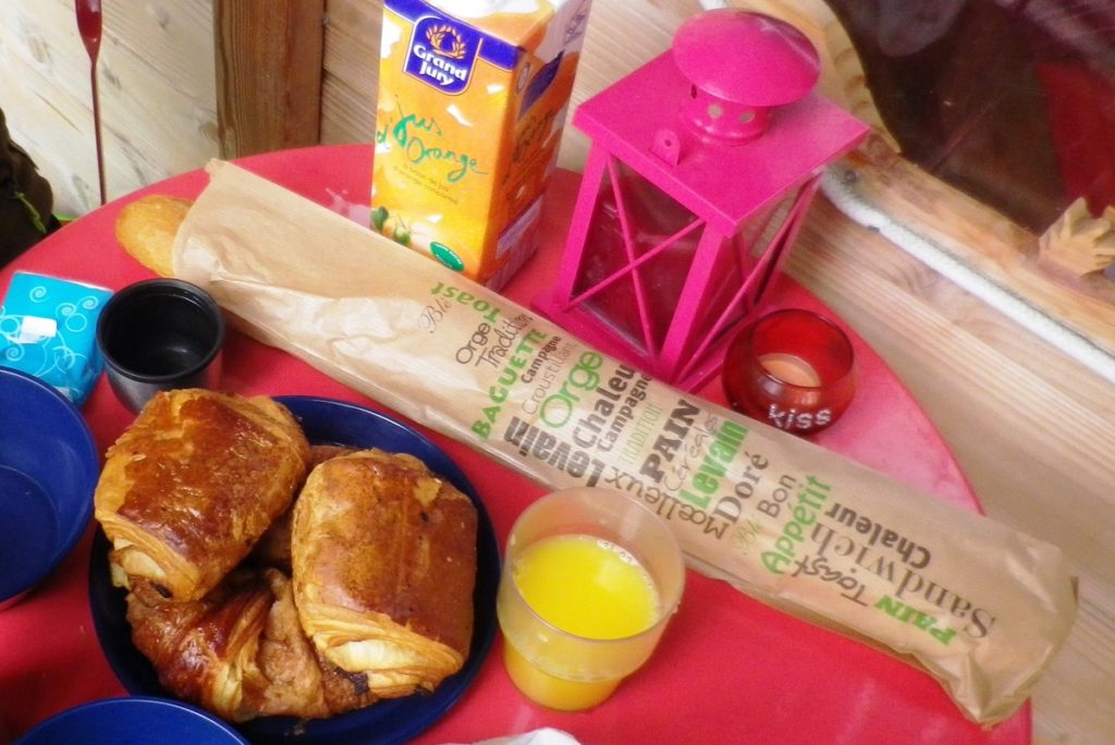 petit déjeuner cabane dans les arbres