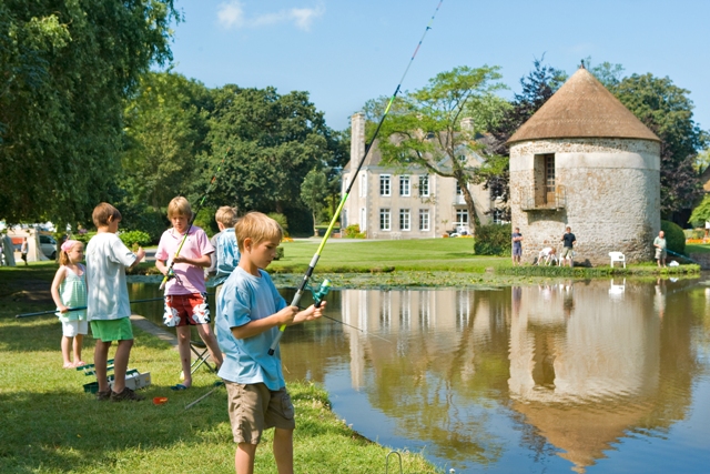 enfant etang peche