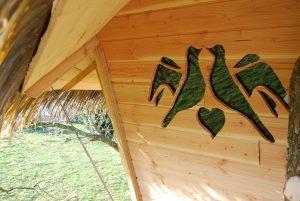 cabane dans les arbres oiseaux