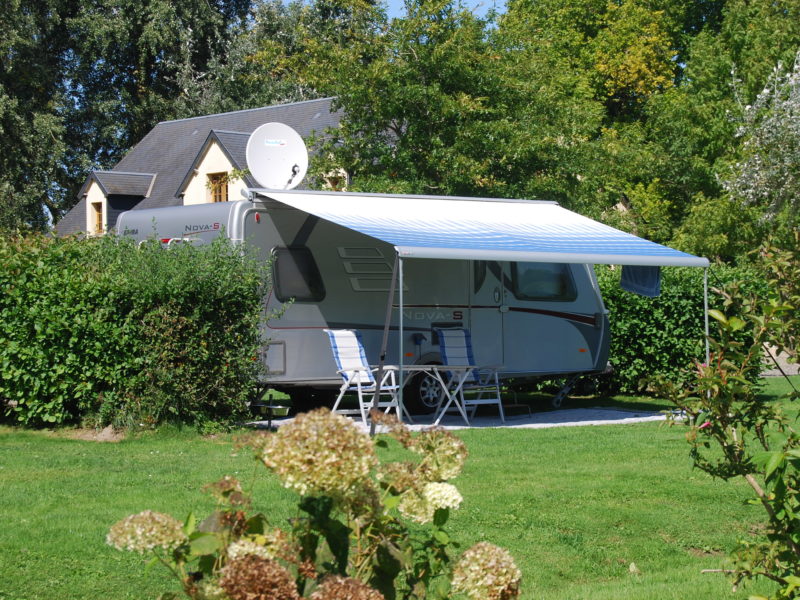 Gestabiliseerde kampeerplaats voor grote camper, in de buurt van Jullouville