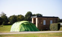 Premium Suite Campingplaats met privé sanitair en keuken, Manche