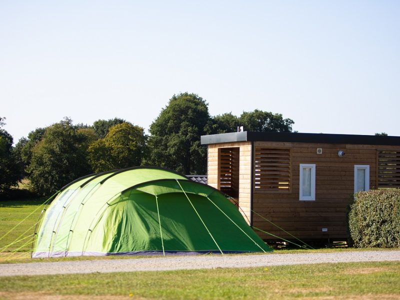 Campingplatz Premium Suite mit privatem Sanitär und Küche, Manche