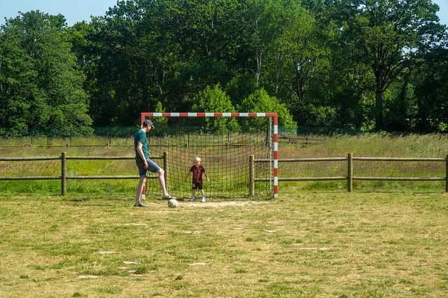 terrain de foot papa enfant