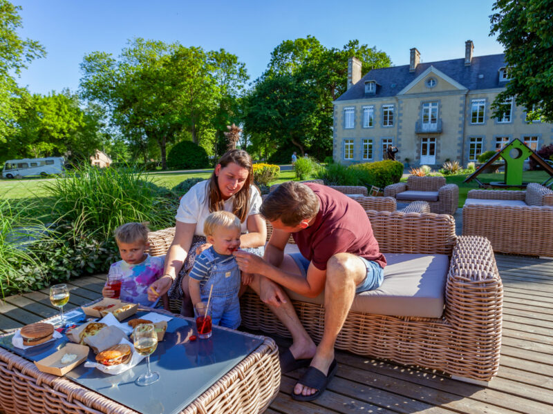 Réservez dès aujourd’hui vos vacances 2026 au Camping Château de Lez-Eaux 5 étoiles en Normandie