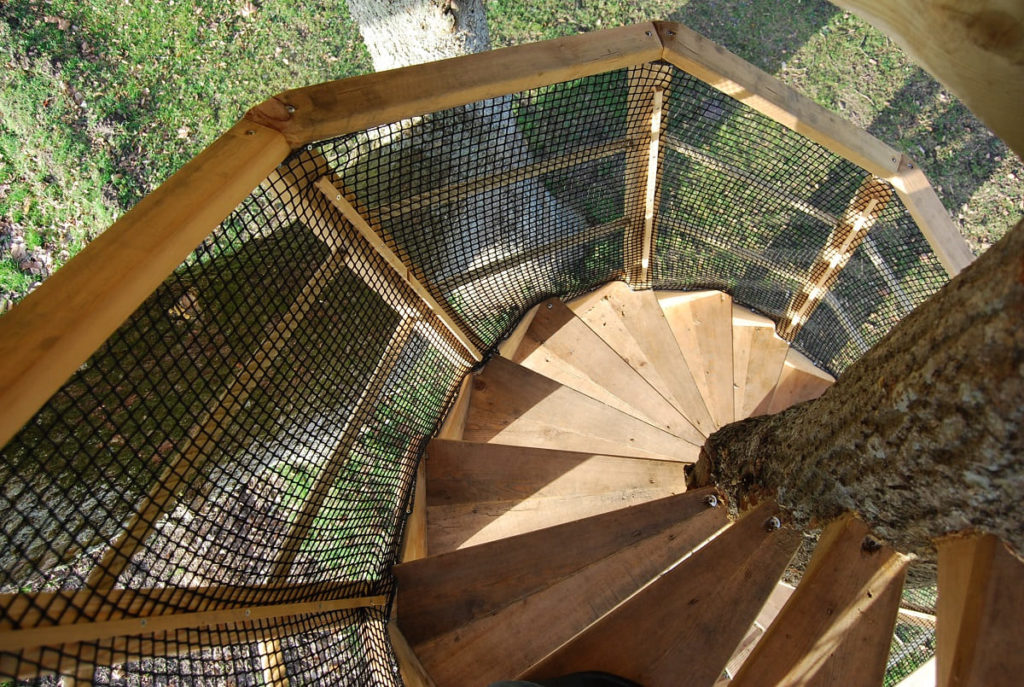 escalier colimacon cabane dans les arbres