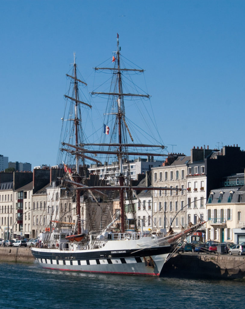 voilier sur le port de cherbourg