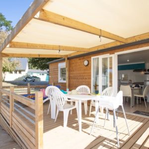 mobil home récent en bois